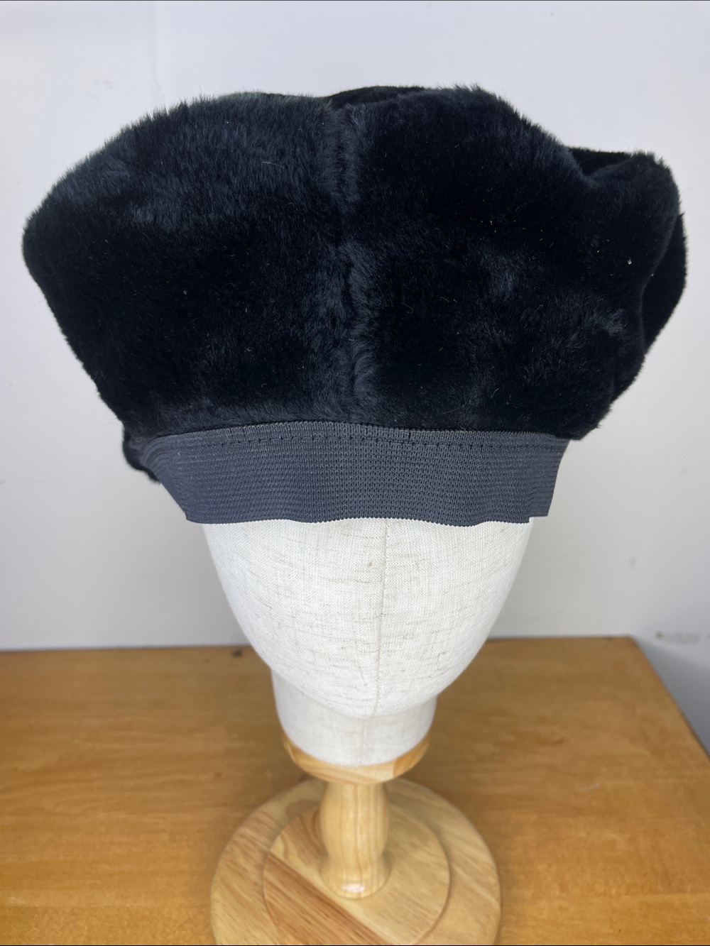 Black Faux Fur Beret with Stretch Knit Band